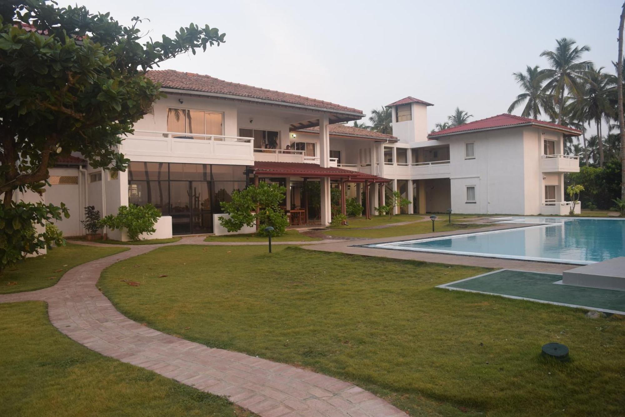 Sanmali Beach Hotel Marawila Bagian luar foto