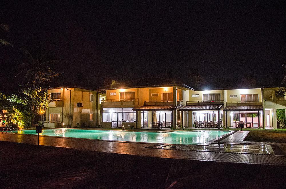 Sanmali Beach Hotel Marawila Bagian luar foto