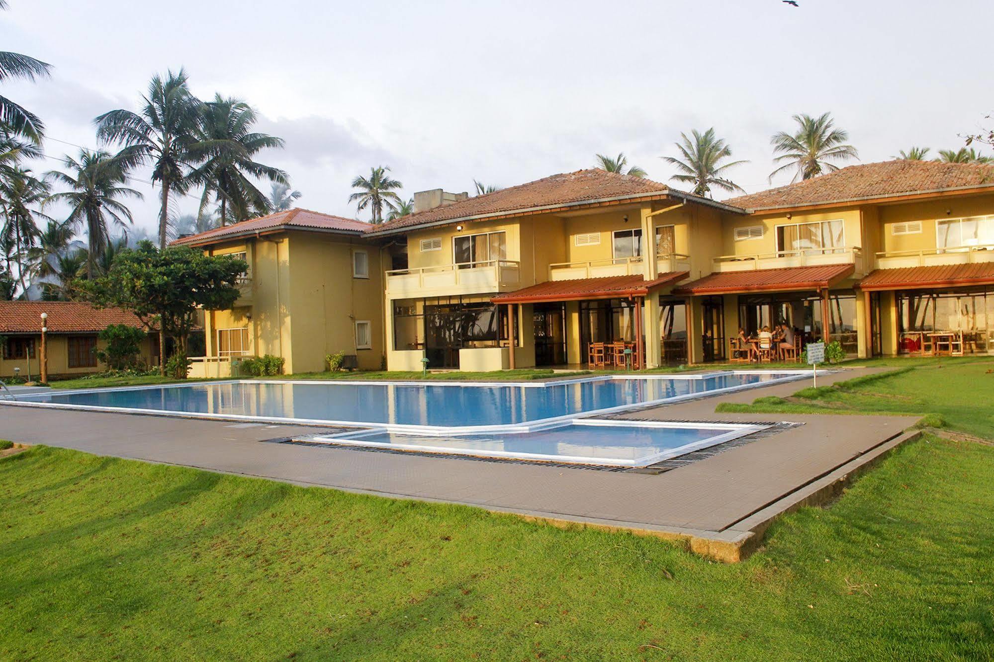 Sanmali Beach Hotel Marawila Bagian luar foto