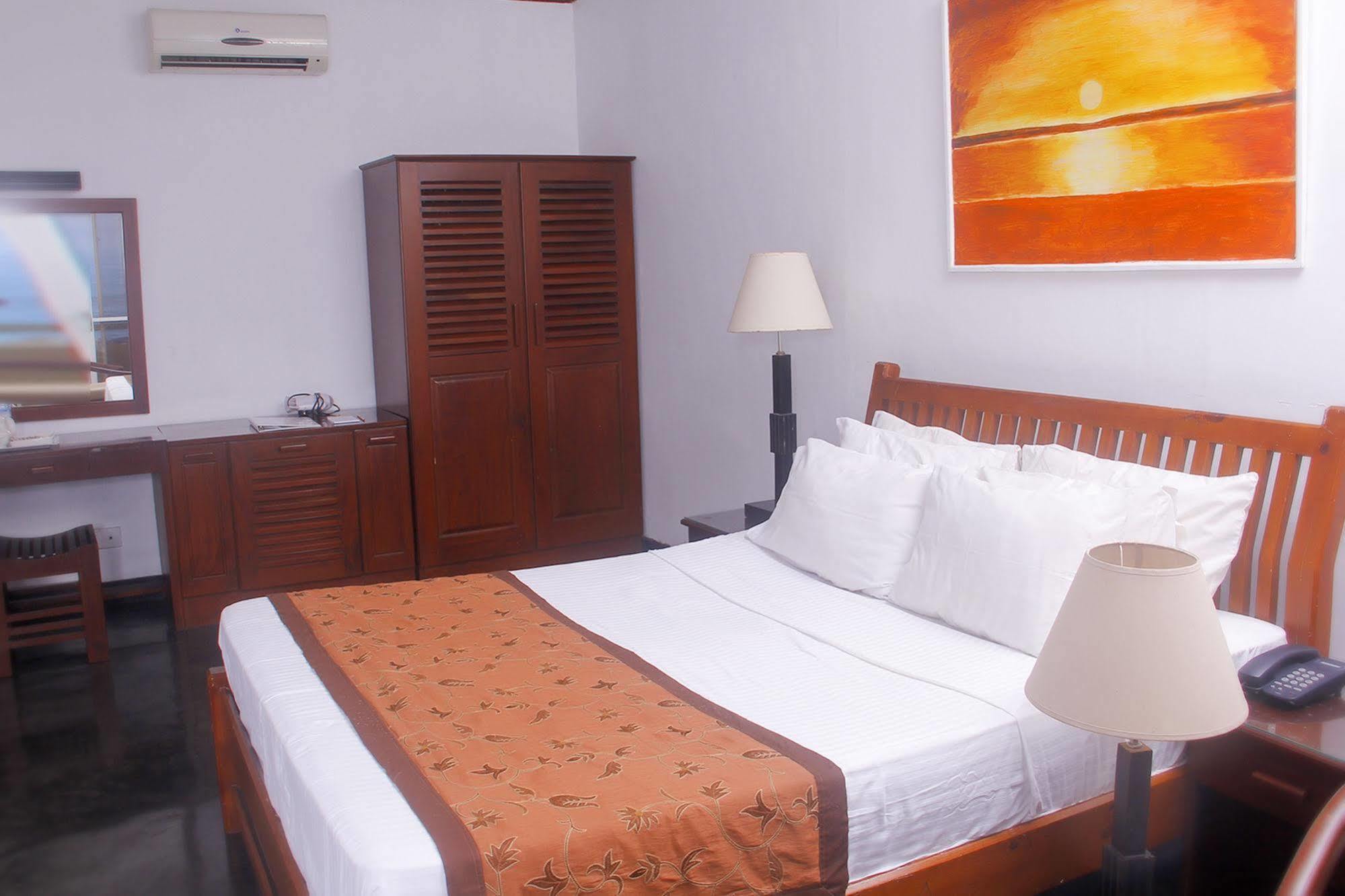 Sanmali Beach Hotel Marawila Bagian luar foto