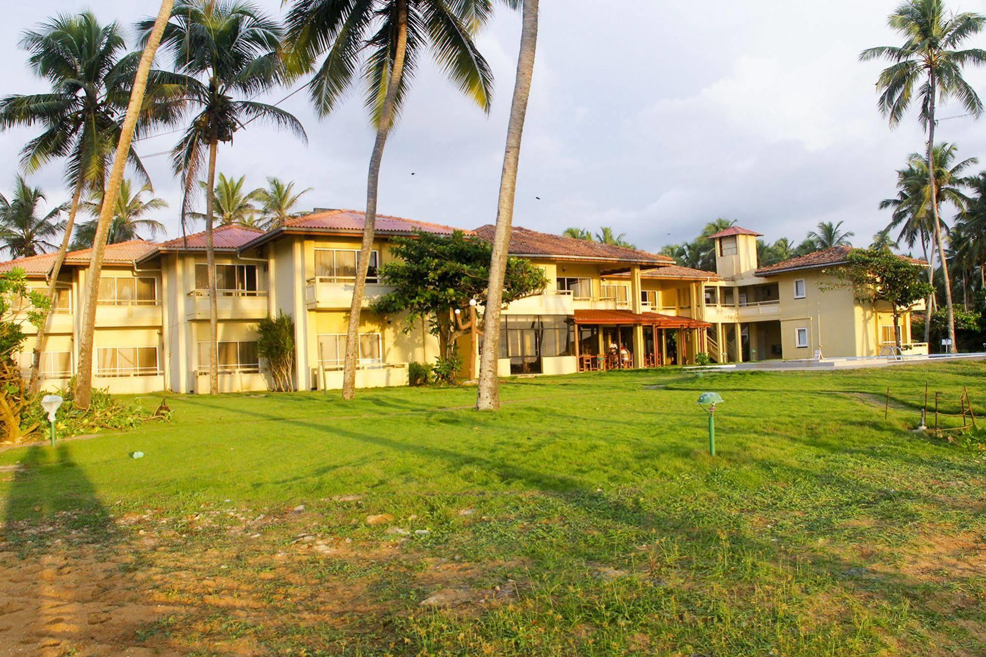 Sanmali Beach Hotel Marawila Bagian luar foto